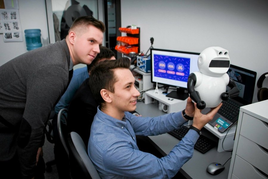 Robot Photon trafił na rynek na bazie funduszy rozdysponowanych w ramach pilotażowego programu Alfa BRIdge.