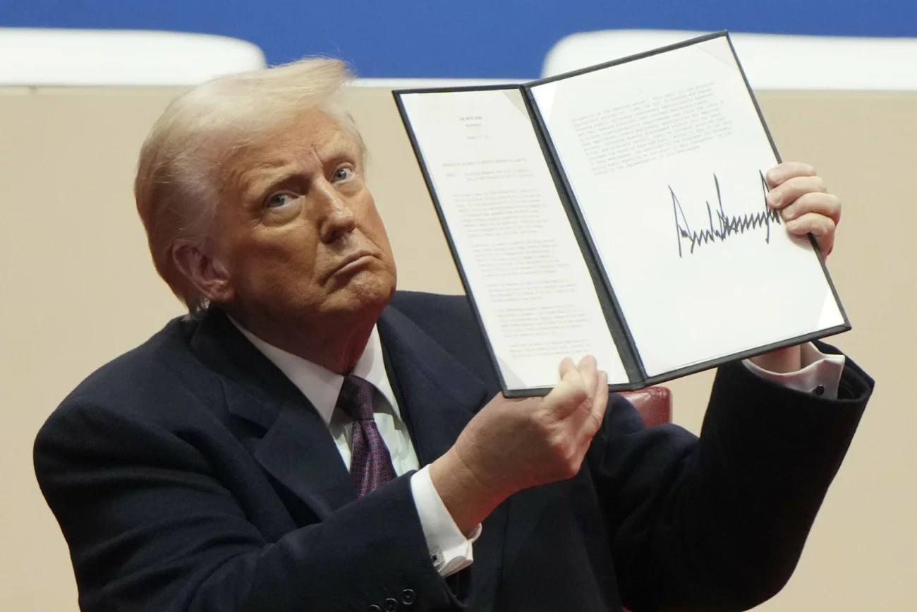 Futurism zwraca uwagę na to, że dekrety prezydenta Trumpa to nie jedyne dokumenty o podejrzanej strukturze.