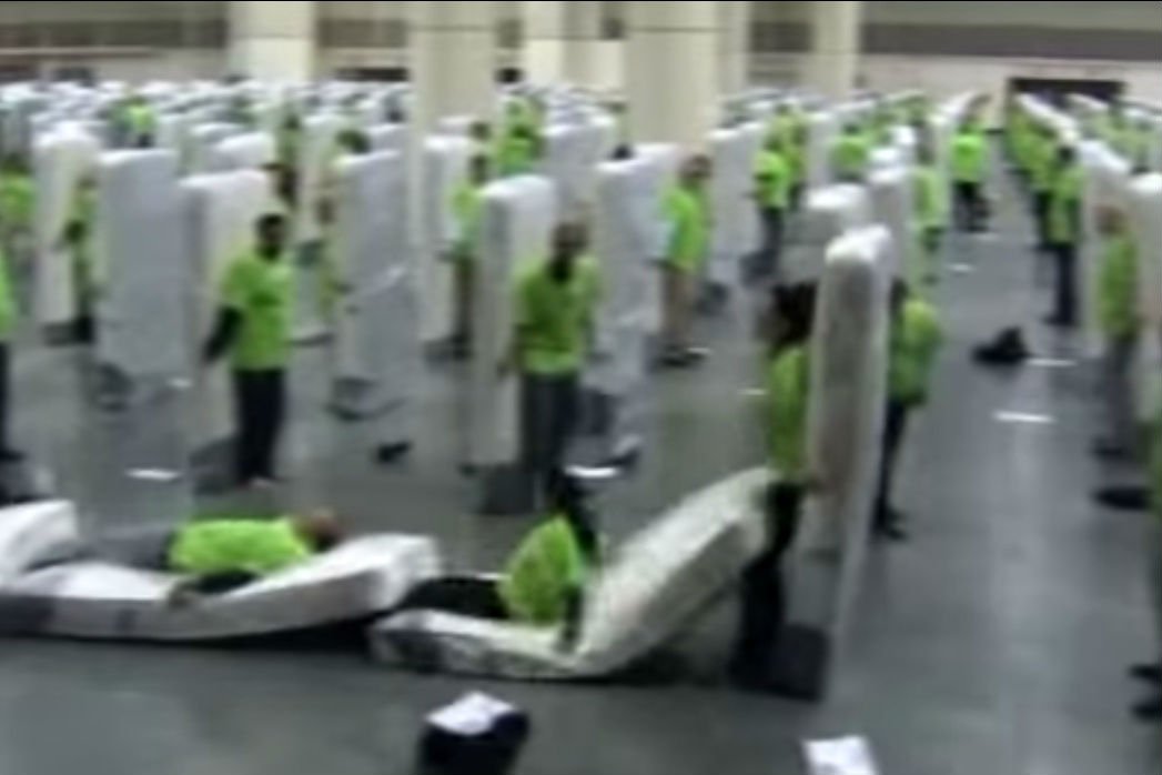 To wideo może być inspiracją dla tysięcy zatrudnionych w warszawskim Mordorze