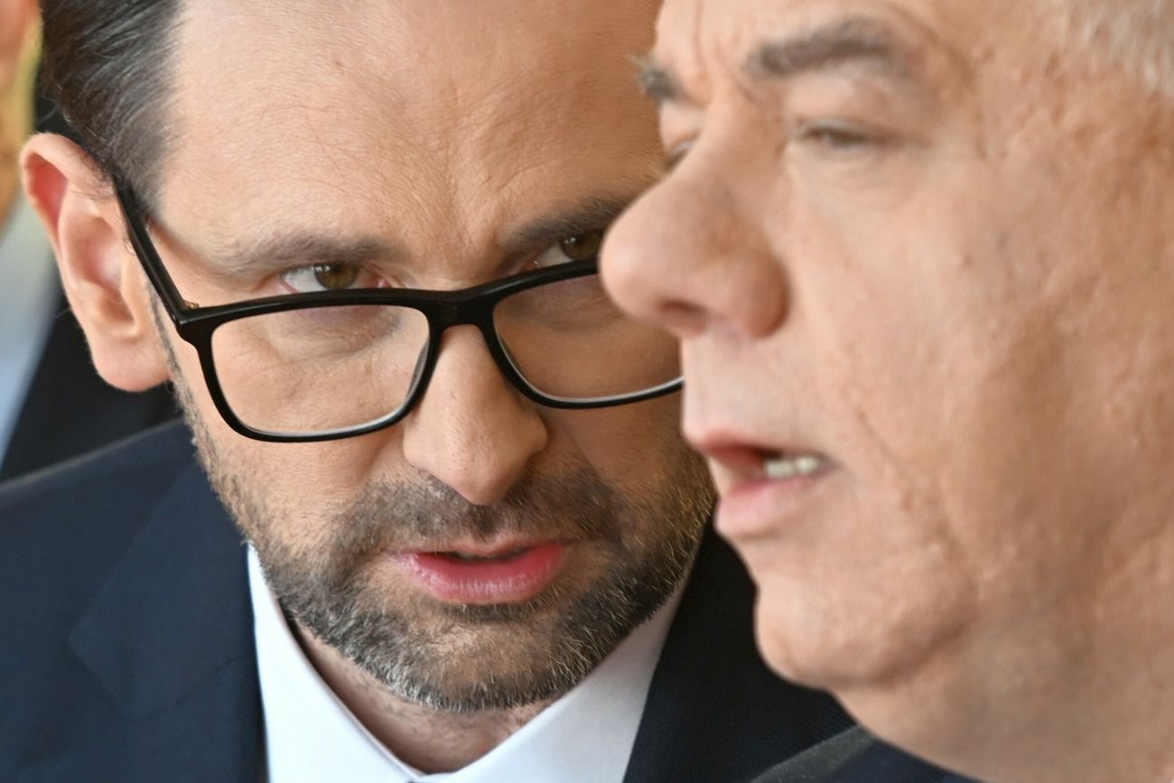 Jacek Sasin mówi, że UE chce, byśmy wprowadzili podatek od nadmiarowych zysków. Daniel Obajtek jest przeciwko daninie.