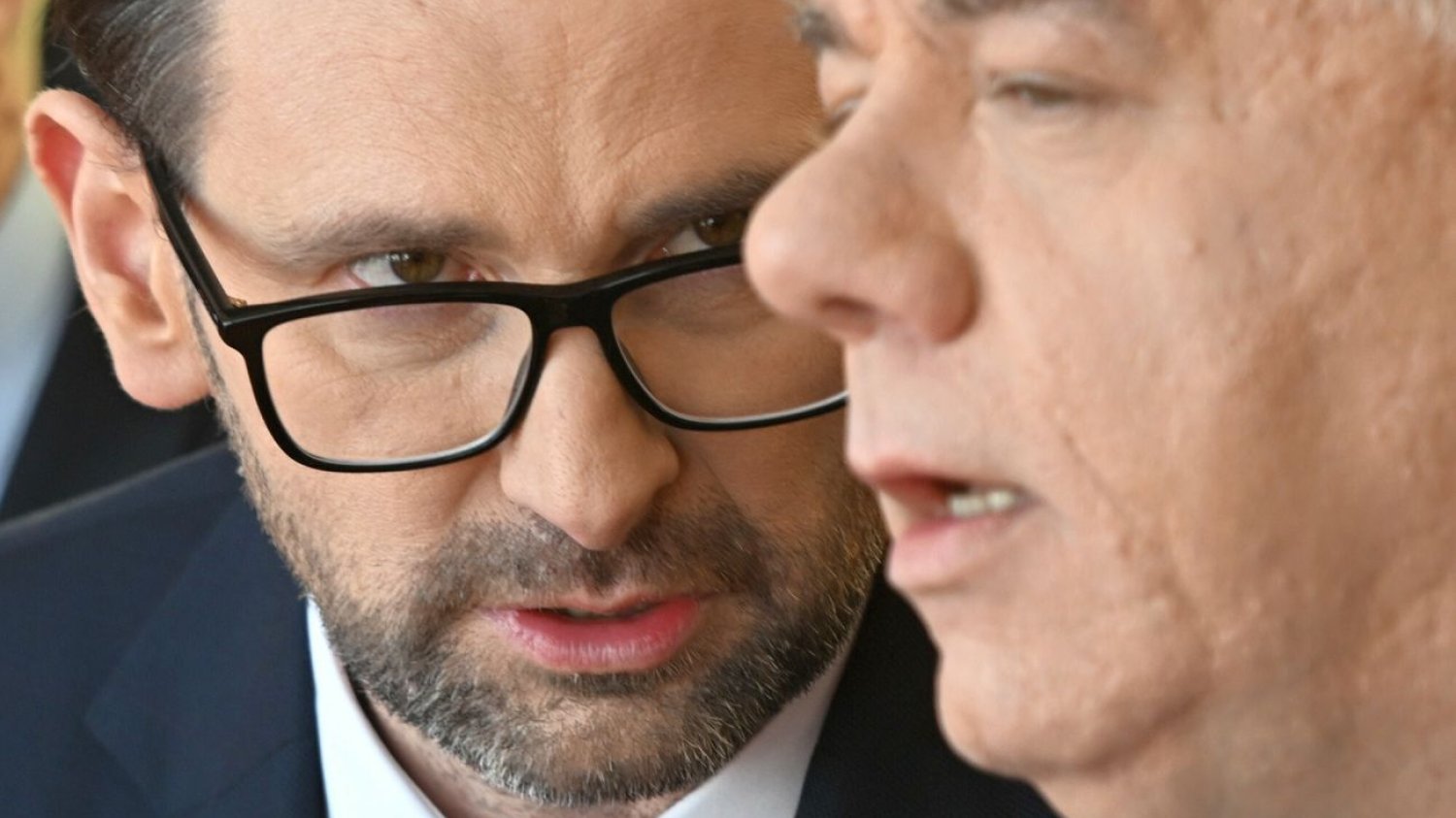 Jacek Sasin mówi, że UE chce, byśmy wprowadzili podatek od nadmiarowych zysków. Daniel Obajtek jest przeciwko daninie.