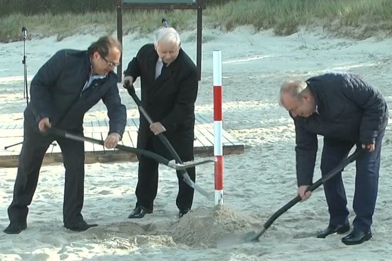 Przekop Mierzei Wiślanej to ulubiona koncepcja prezesa Kaczyńskiego. Osobiście wkopywał symboliczny słupek pod jego budowę