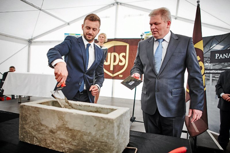 Niecały rok temu wmurowano kamień węgielny pod budowę centrum UPS w Strykowie. Obiekt jest już gotowy.