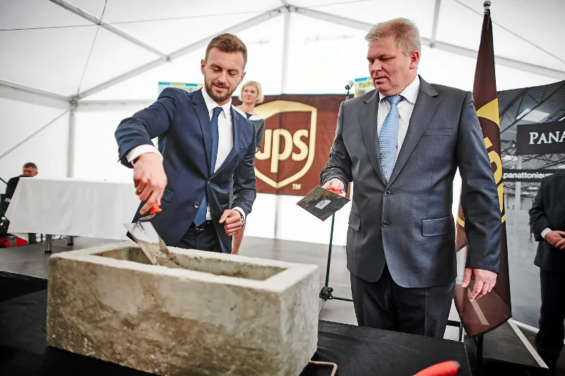Niecały rok temu wmurowano kamień węgielny pod budowę centrum UPS w Strykowie. Obiekt jest już gotowy.