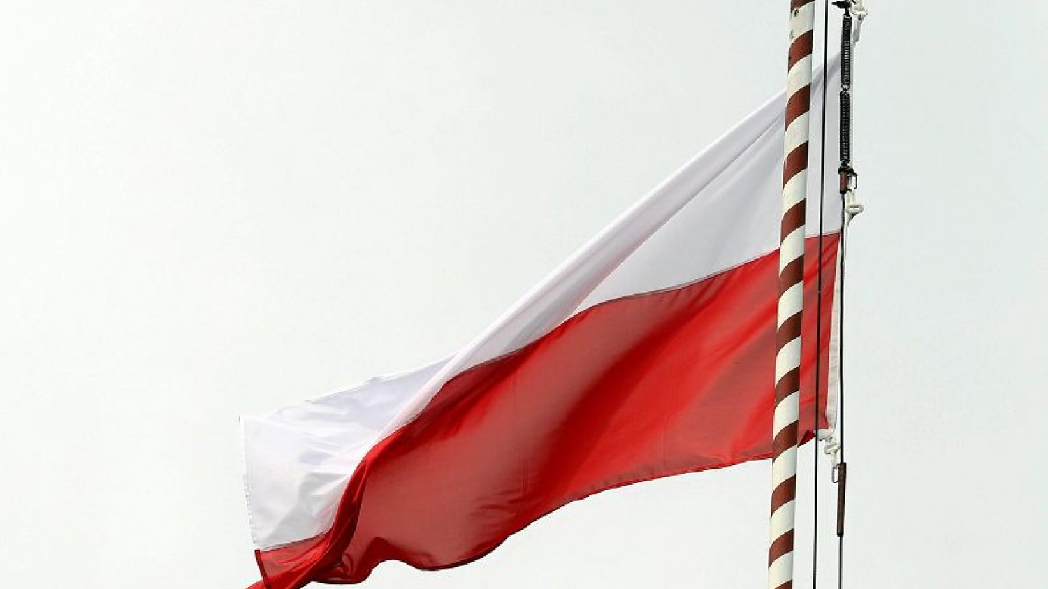 „Pod biało-czerwoną” to projekt, który ma zjednoczyć nasz kraj i jego mieszkańców. I uszczuplić środki na walkę z pandemią.