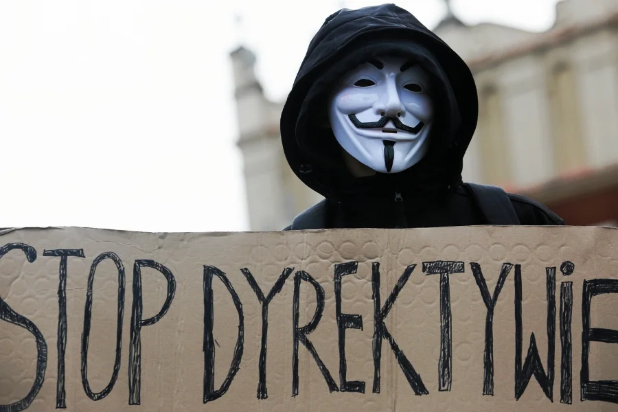 Internauci obawiają się cenzury w internecie, czy zakazu tworzenia np. memów. Część tych obaw była nieuzasadniona, inne - jak najbardziej.