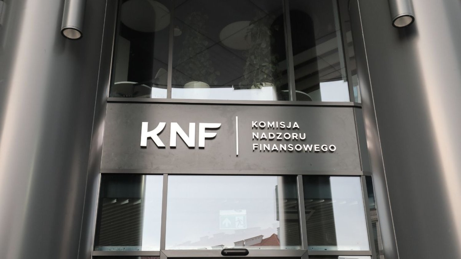 KNF zapowiedziała przedstawienie wszystkich 430 kryteriów, zgodnie z którymi podejmuje decyzję o wyrażeniu zgody na objęcie stanowiska szefa instytucji finansowej.