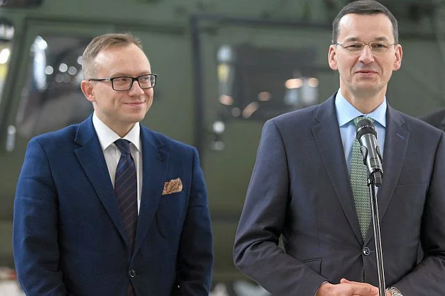 Poseł PiS Artur Soboń i wicepremier Mateusz Morawiecki