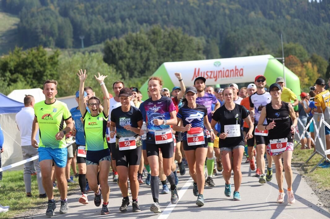 14. Festiwal Biegowy odbędzie się 8-10 września 2023 w Miasteczku Biegowym na 7-hektarowym terenie w zakolu Popradu w miejscowości Piwniczna-Zdrój.