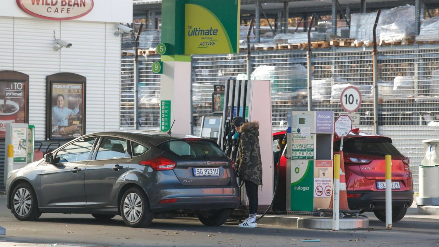 Jak sprawdzić, czy samochód pojedzie na E10?