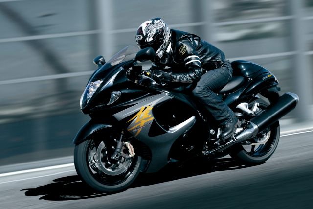 Suzuki Hayabusa rozpędzała się do ponad 300 km/h, po zdjęciu lusterek nawet do 312 km/h