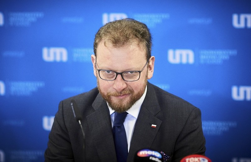 Były minister ma żonę z głową do interesów.