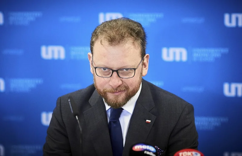Były minister ma żonę z głową do interesów.