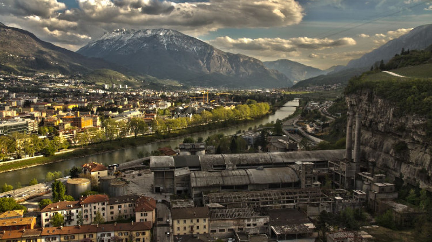 TechPeaks działa w równocześnie malowniczym i poprzemysłowym Trento.