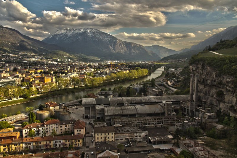 TechPeaks działa w równocześnie malowniczym i poprzemysłowym Trento.