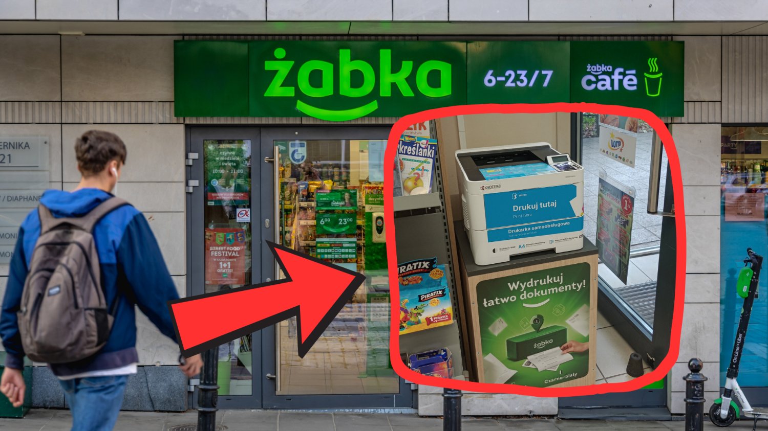 Do sklepu wchodzi młody mężczyzna z plecakiem. W czerwonym kwadracie kadr z nową usługą w sklepach Żabka.