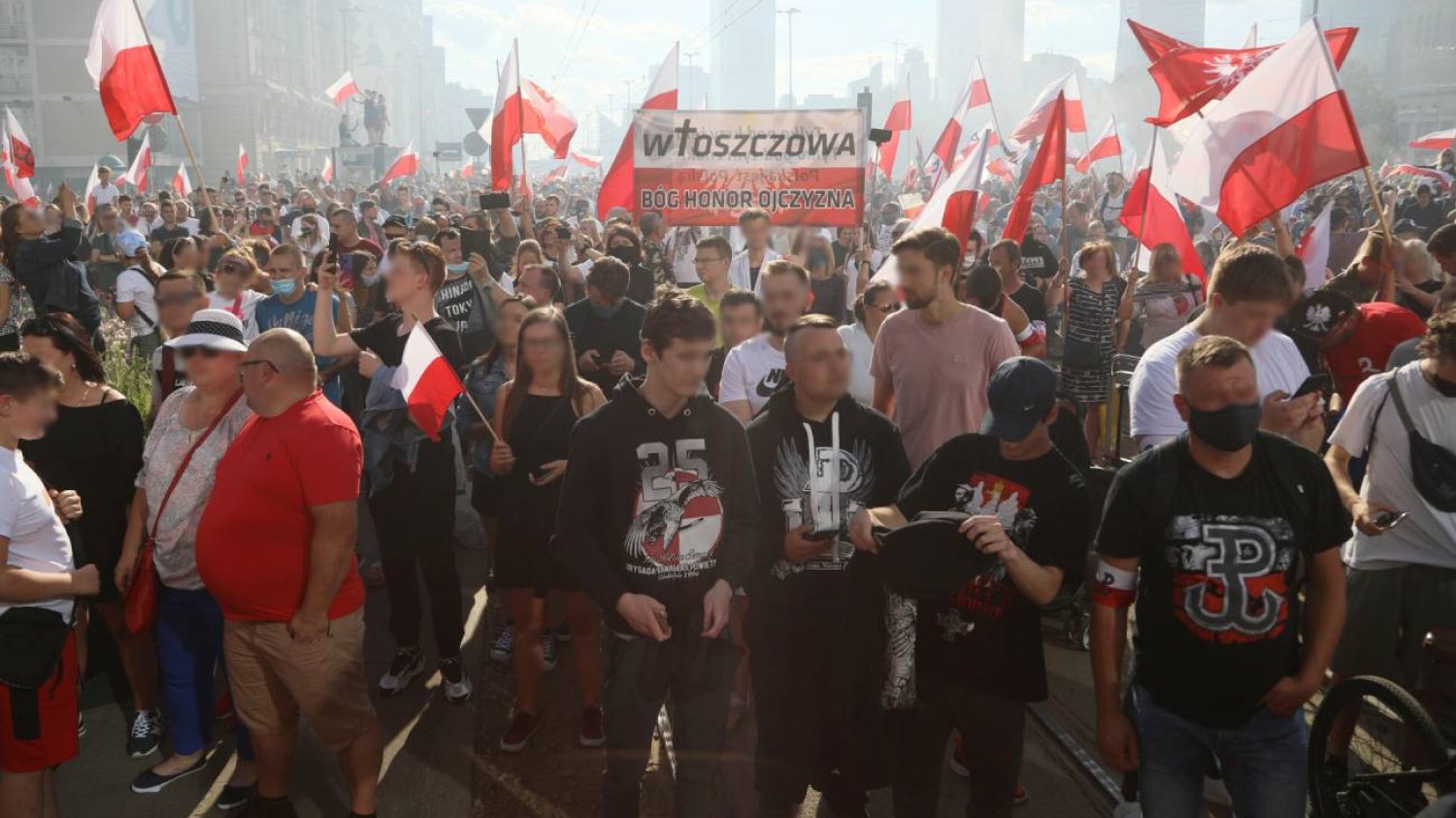 Red is Bad stało się gigantem mody patriotycznej. Czy jego upadek wpłynie na rynek?