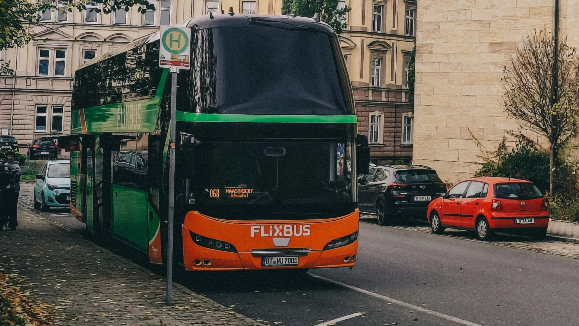 Autobus FlixBusu za granicą. Firma łączy siły z Koleo, bilety da się kupić w jednej aplikacji.