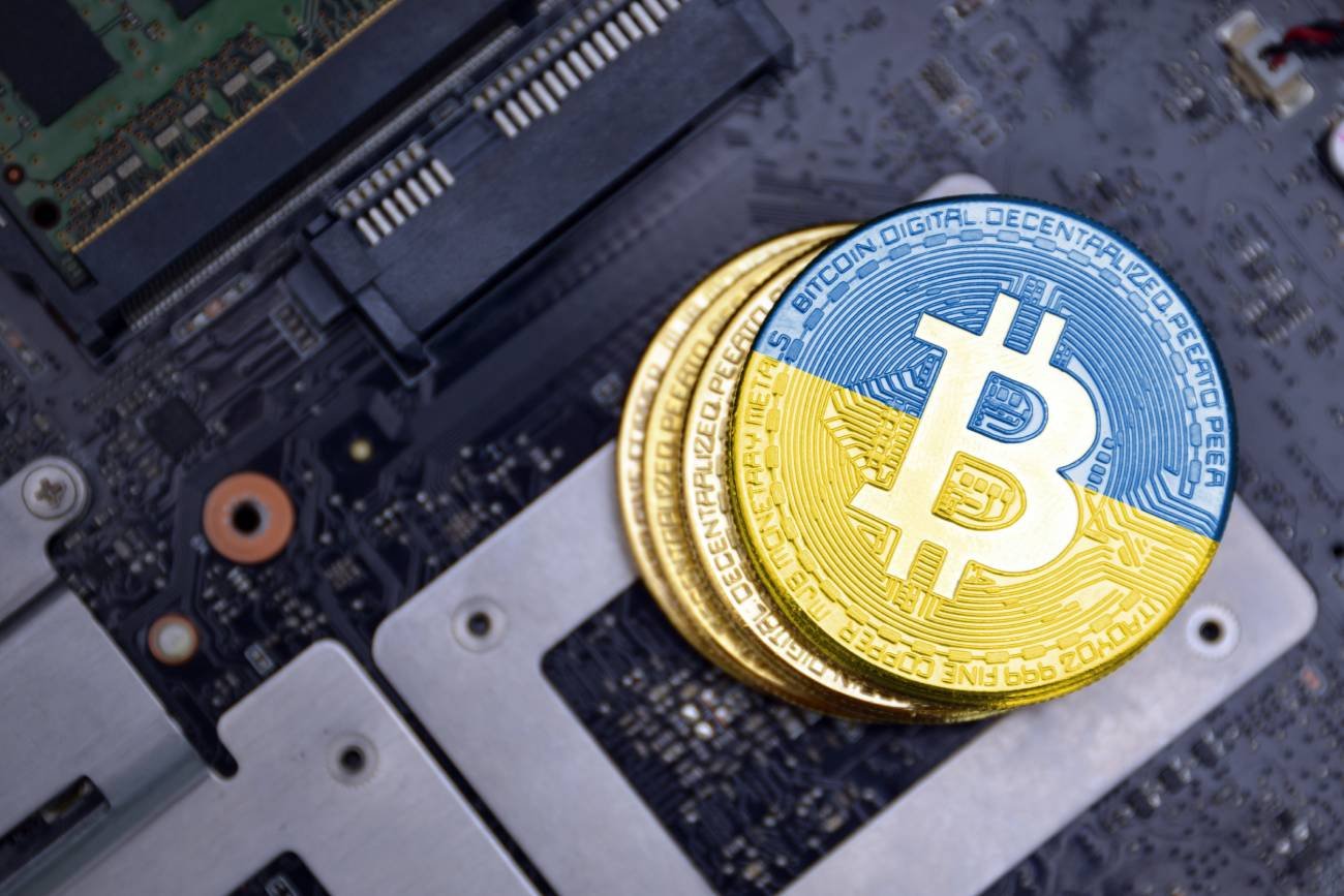 Token BTC w kolorach flagi Ukrainy