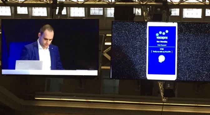 Prezentacja Łukasza Dyląga, prezesa VoicePIN.com, na konferencji Finovate 2016