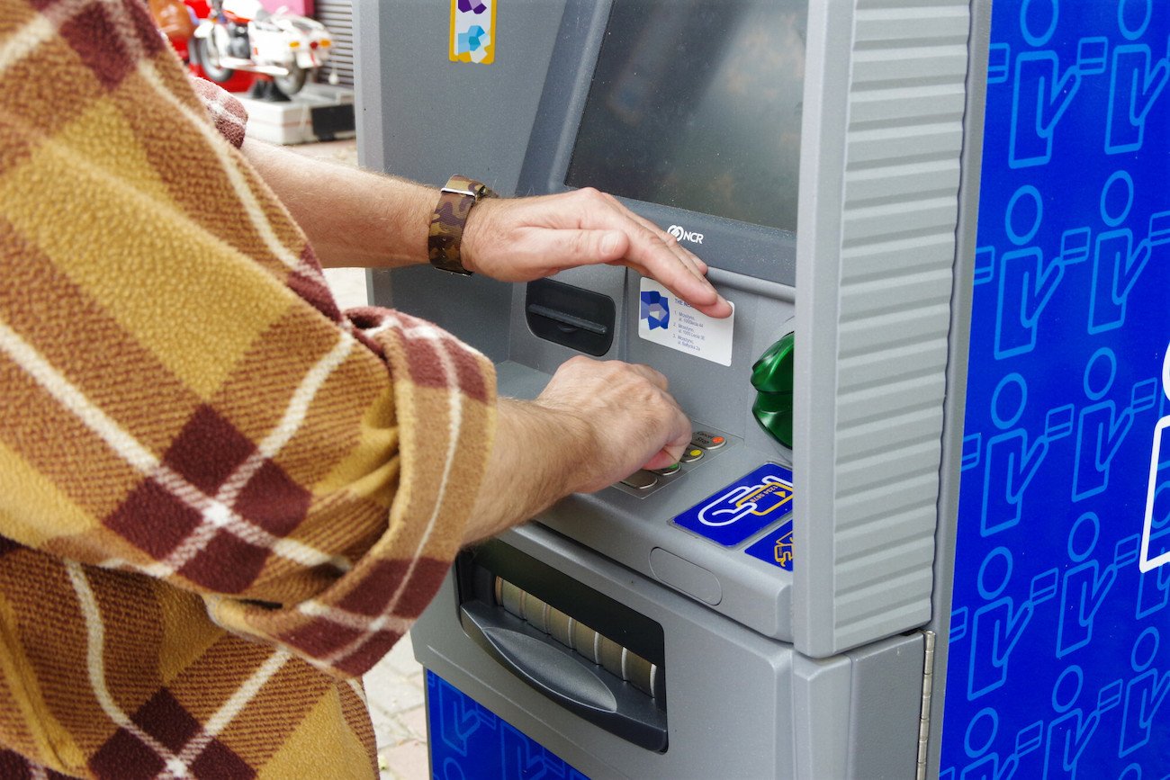Pieniądze w bankach są bezpieczne. Oszuści czyhają na nasz błąd, naiwność - mówi dr Tadeusz Białek, wiceprezes ZBP