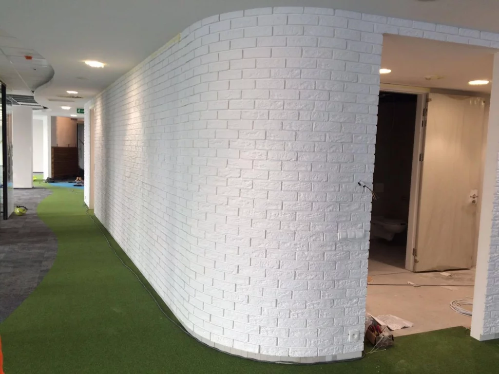 Płytki łukowe w warszawskim biurowcu Atrium II