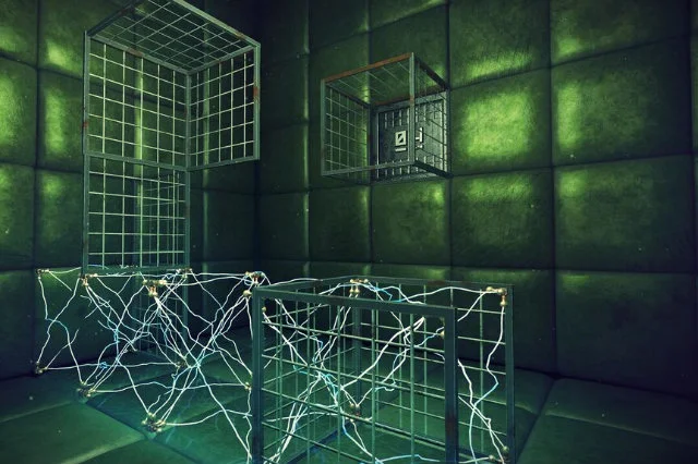 Kadr z gry "Neverout", inspirowanej filmami "Cube" i "Incepcja"