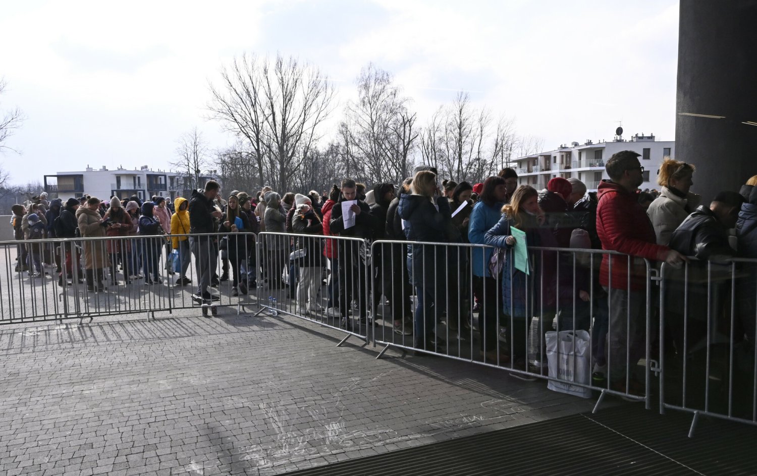 Kolejka przed urzędem w Krakowie