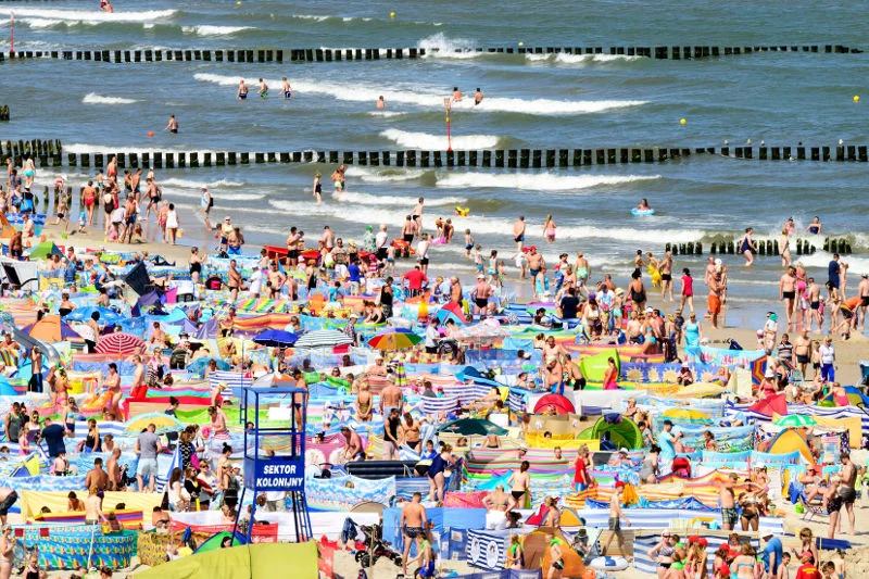 Drony zapewnią bezpieczeństwo plażowiczom a przy okazji będą monitorować stan zanieczyszczenia środowiska.