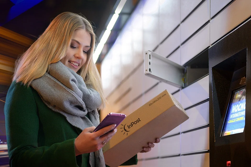 Nowe wygodne rozwiązanie w aplikacji InPost Mobile pozwala na przekierowanie paczki kurierskiej do pobliskiego Paczkomatu