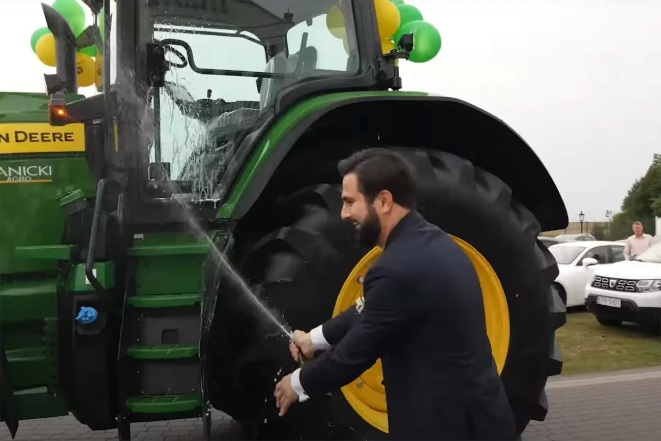 Wiceminister Norbert Kaczmarczyk zdymisjonowany. Zasłynął "chrzcinami" traktora i przepychem na weselu