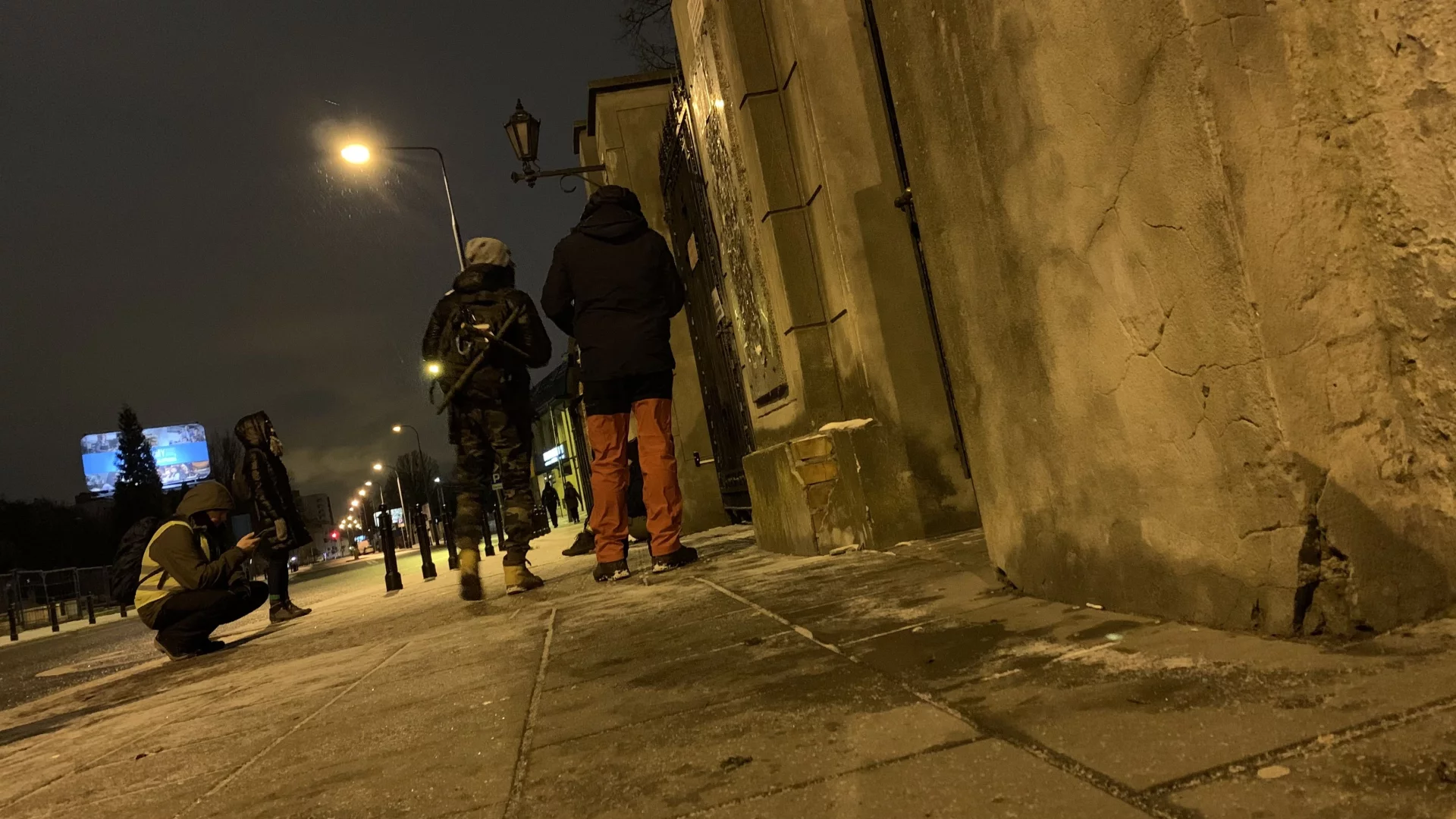 Około 3 udało nam się napotkać przy jednej ze stacji innych uczestników EDK. Pocieszające było, że nie tylko ja oszalałem i zamiast ciąć komara, maszeruję.