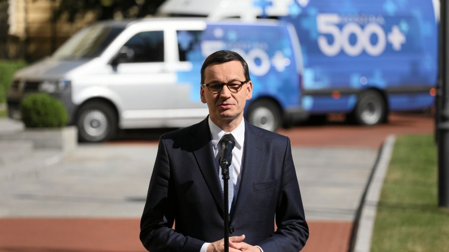 Politycy PiS lubią się chwalić popularnością programu 500 plus, jednak większość Polaków nie chce zwiększenia świadczenia.