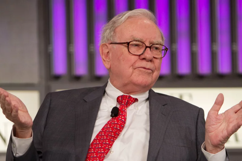 Warren Buffett 80 proc. swojego czasu pracy w ciągu dnia poświęca na czytanie.
