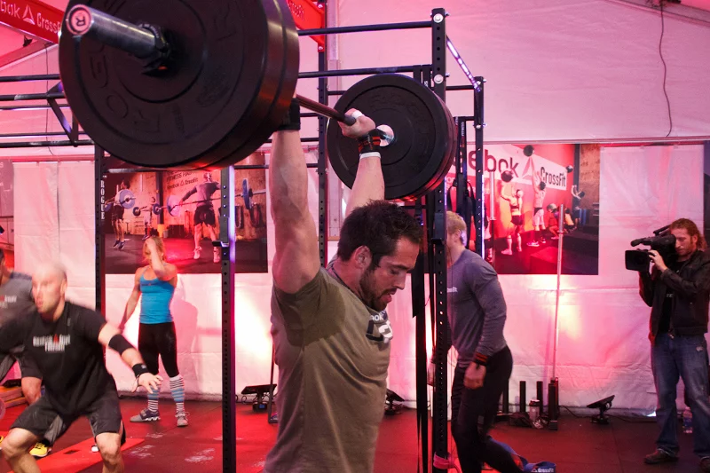 CrossFit to połączenie treningu siłowego z atletycznym.
