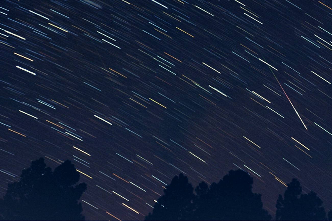 Rój meteorów, zdjęcie podglądowe.