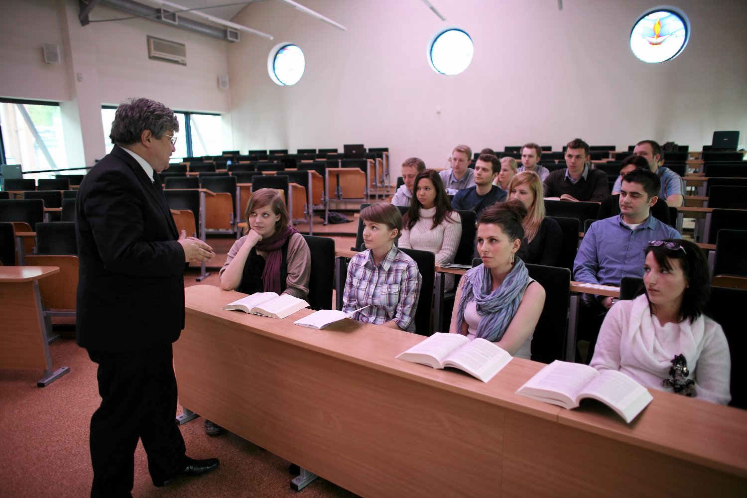 Akademia Leona Koźmińskiego znalazła się po raz kolejny w prestiżowym rankingu dziennika "Financial Times".