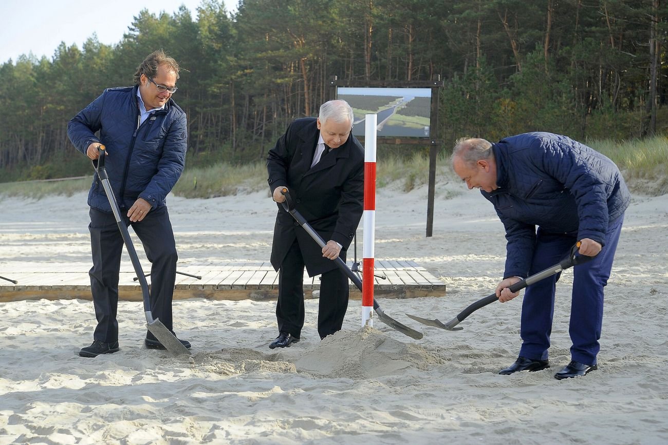 Wymarzony przekop Jarosława Kaczyńskiego stał się na razie zmorą dla turystów i mieszkańców Mierzei Wiślanej