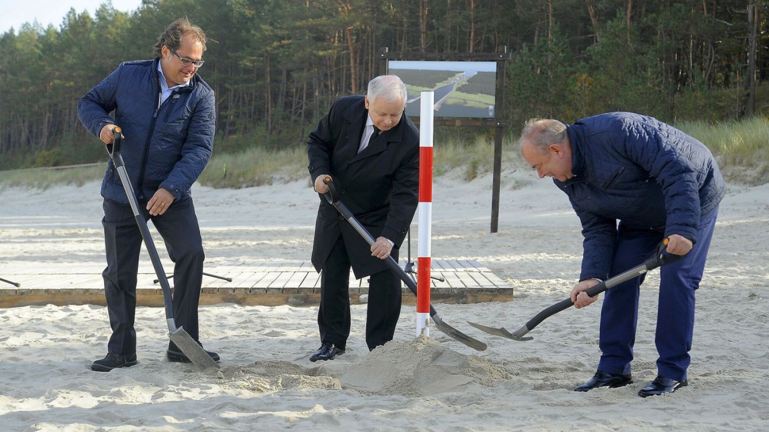 Wymarzony przekop Jarosława Kaczyńskiego stał się na razie zmorą dla turystów i mieszkańców Mierzei Wiślanej