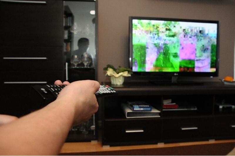 Poczta Polska bez ostrzeżenia zajęła ponad 1400 zł na poczet abonamentu RTV, który sama umorzyła.