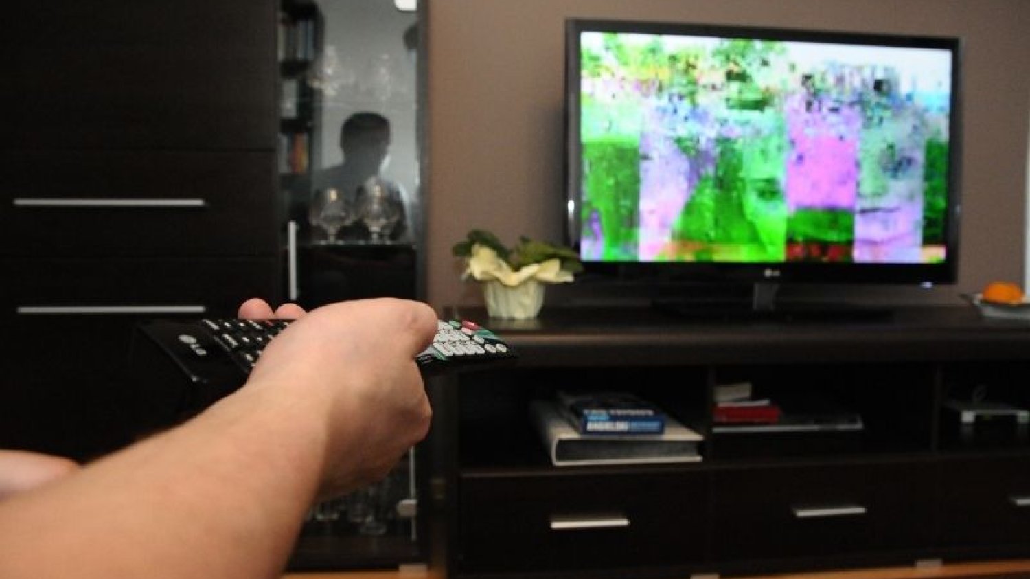 Poczta Polska bez ostrzeżenia zajęła ponad 1400 zł na poczet abonamentu RTV, który sama umorzyła.