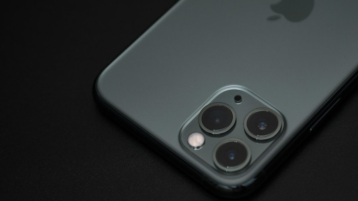 iPhone z przesuniętym logo kosztował fortunę.