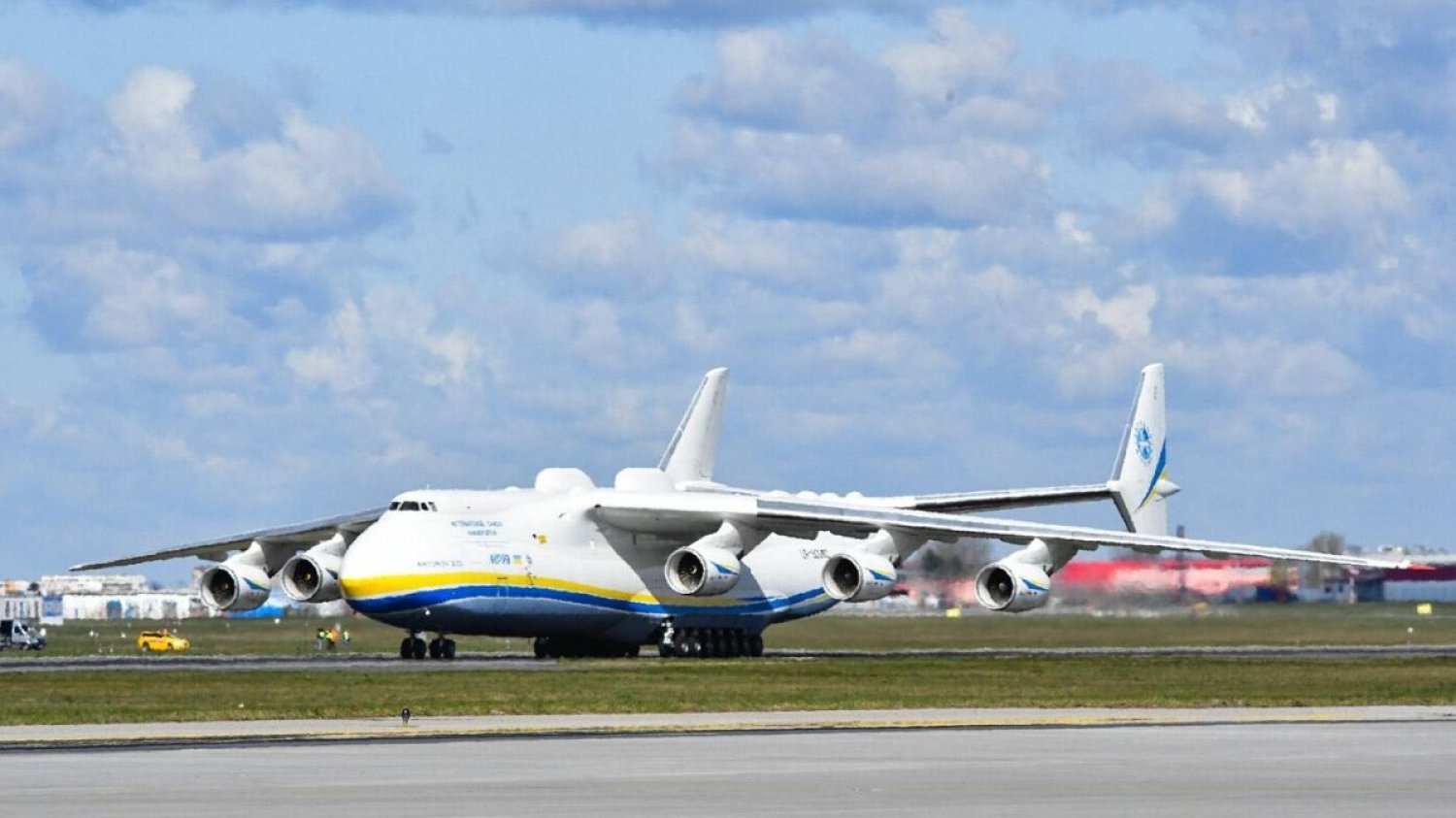 We wtorek rano na Okęciu wylądował największy samolot transportowy świata Antonow AN-225 Mrija.