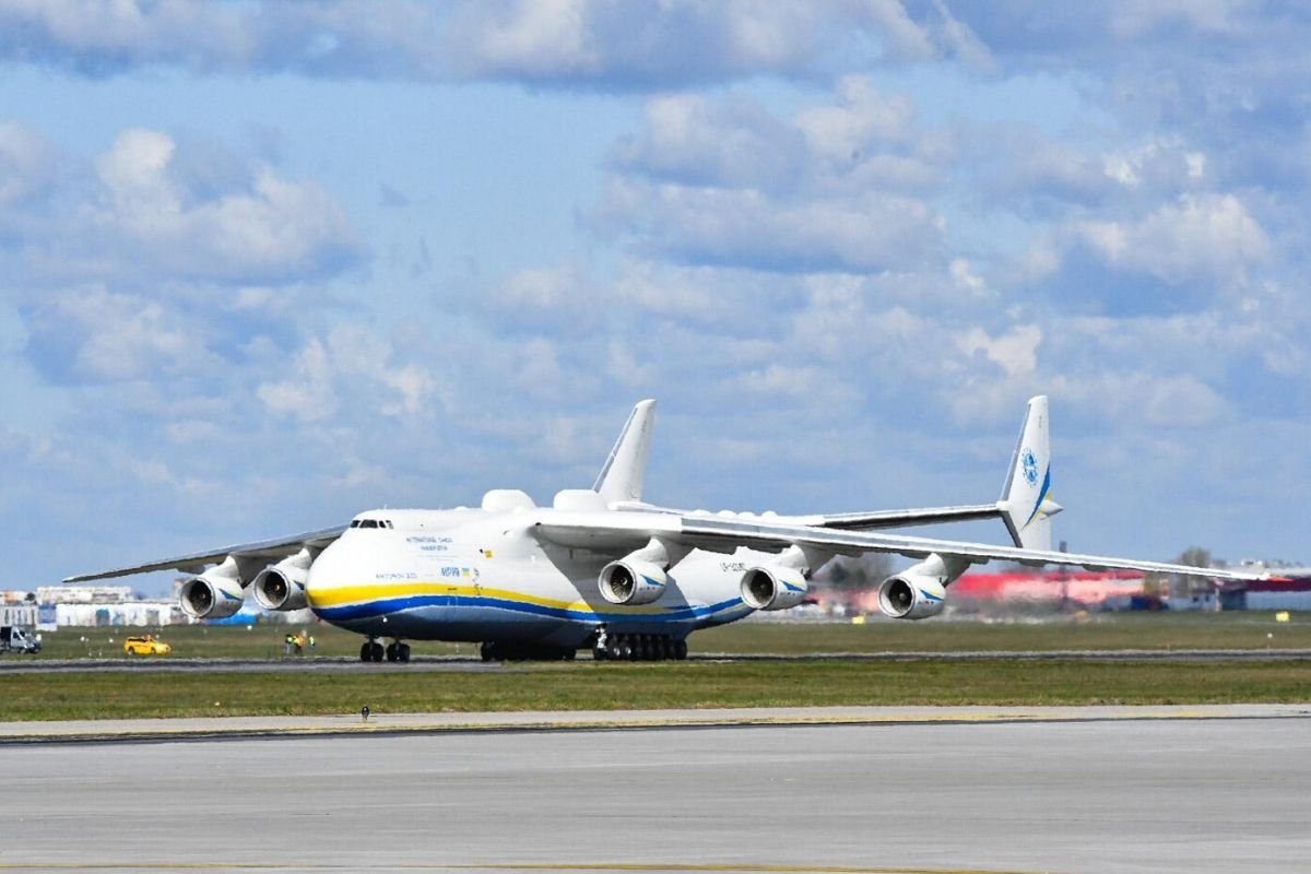 We wtorek rano na Okęciu wylądował największy samolot transportowy świata Antonow AN-225 Mrija.