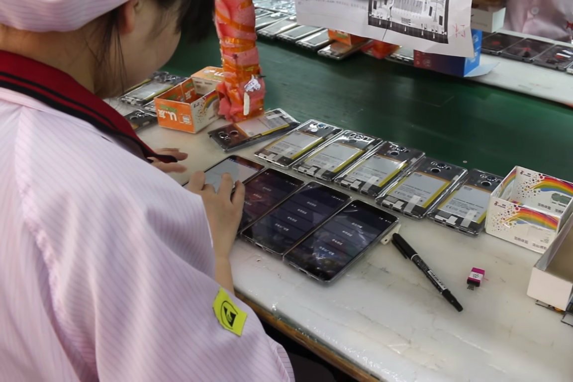 Uczniowie składali pod przymusem w fabryce Foxconn modele iPhone'a X