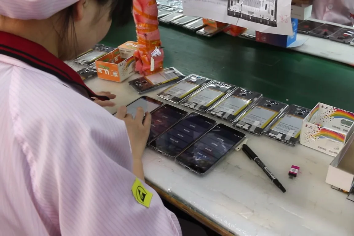 Uczniowie składali pod przymusem w fabryce Foxconn modele iPhone'a X