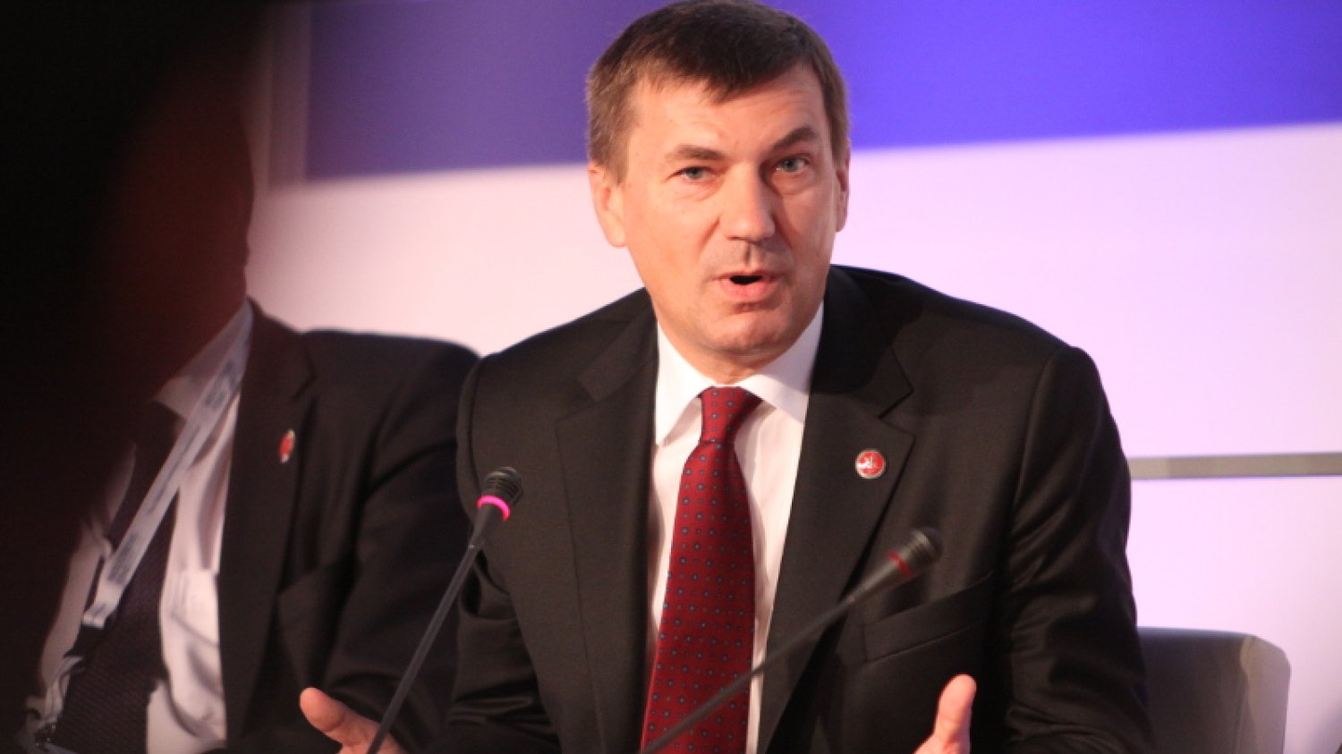 Wiceprzewodniczący Komisji Europejskiej Andrus Ansip - architekt strategii jednolitego rynku cyfrowego, odpowie w czwartek na pytania uczestników konferencji.