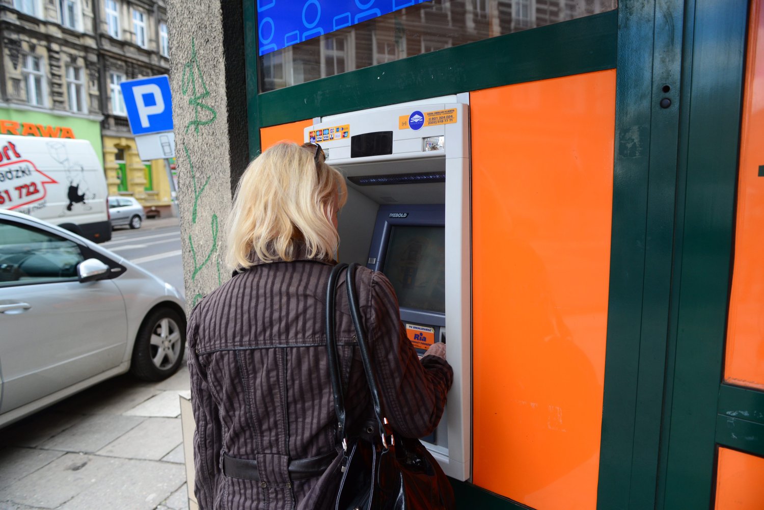 Analityk Paweł Majtkowski przekonuje, że znacznie wzrosną opłaty bankowe