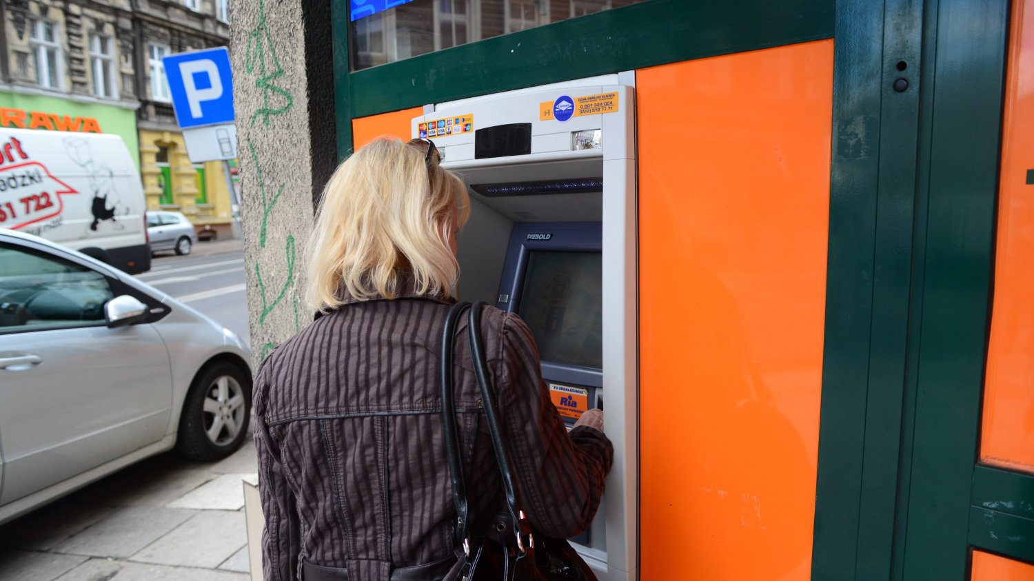 Analityk Paweł Majtkowski przekonuje, że znacznie wzrosną opłaty bankowe