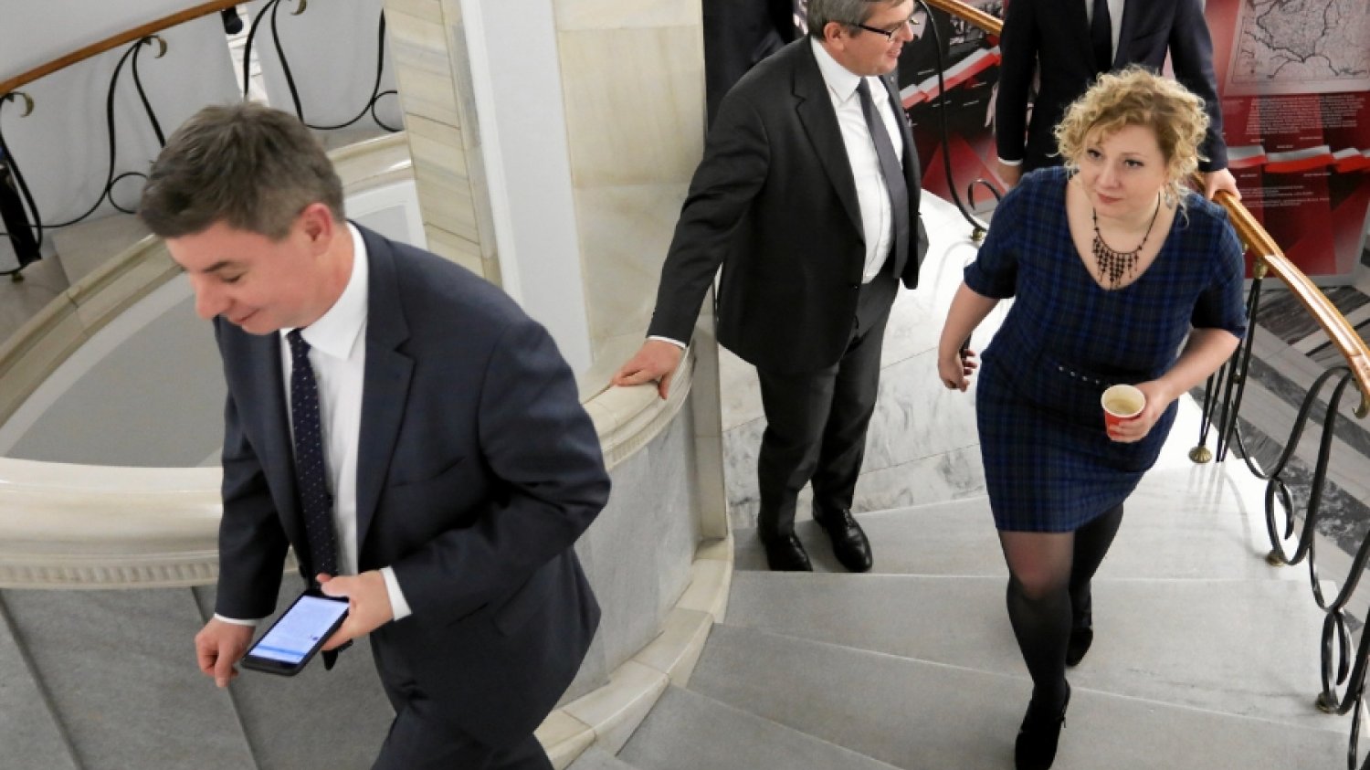 Posłowie zajmujący się "aferą KNF": Marta Golbik (z prawej), Jarosław Urbaniak (w środku), Jan Grabiec (z lewej).
